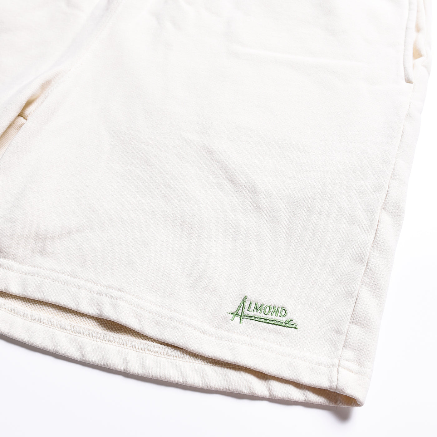 SB SWEATSHORTS emb.